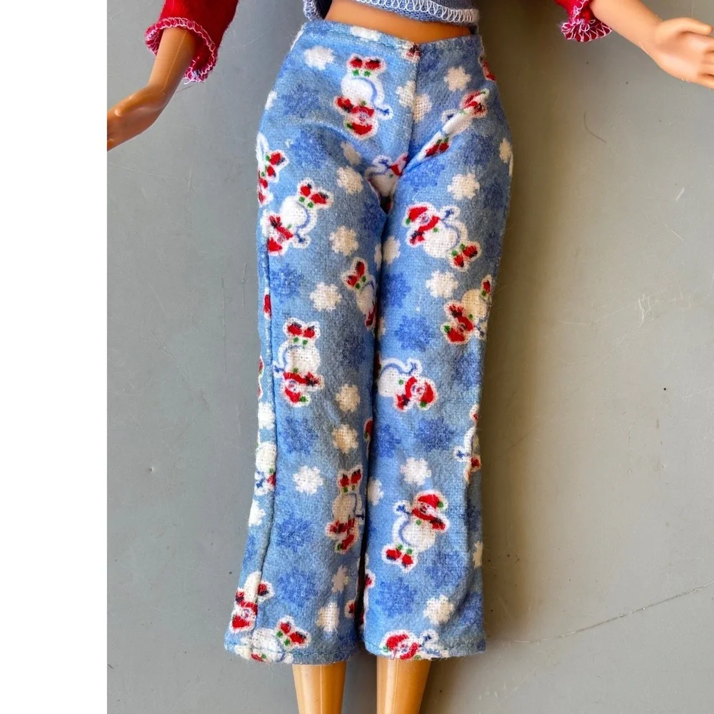 Vtg 1999 Mattel‎ Barbie Doll Winter Snowman Pajamas Blue Red Knit Top Snowflake
